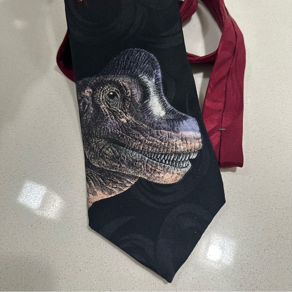 Vintage Jurassic park brachiosaurus 100% Italian silk tie - Picture 1 of 16